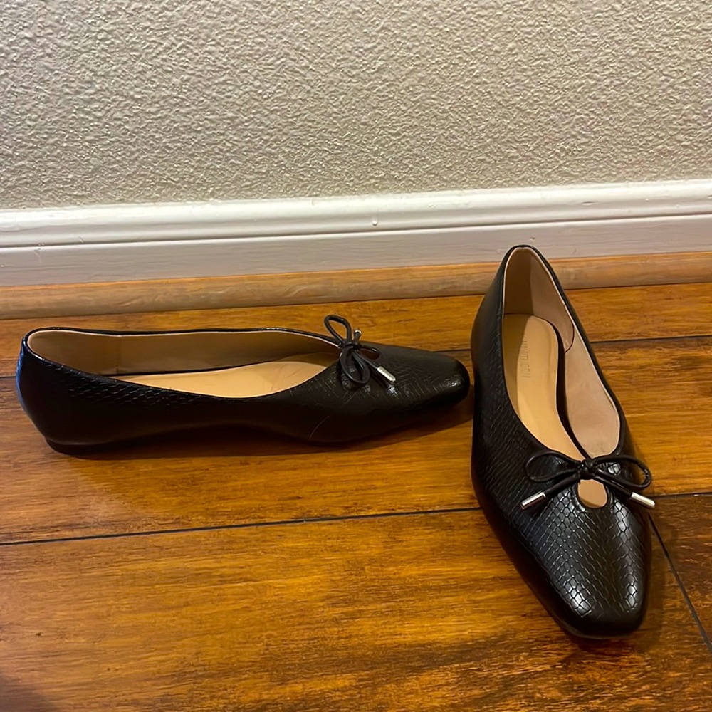 41 Hawthorne black faux reptile flats